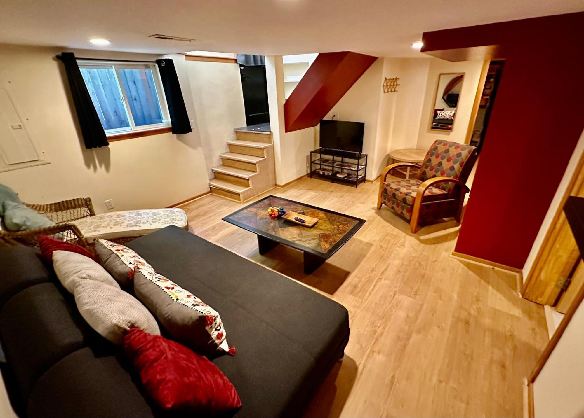 Cozy Pdx Hideout, Ideal Location *